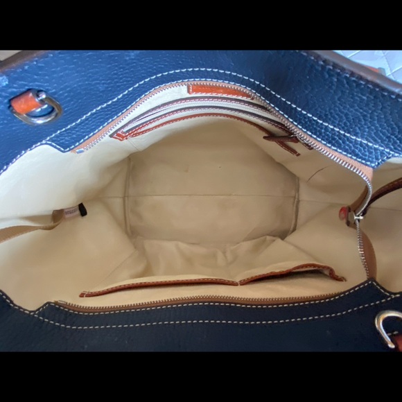 🔥 Dooney and Bourke Tote Bag with Strap🔥 - Picture 6 of 15